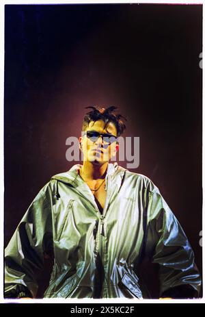 PETER ANDRE, GIOVANE, 1997 anni: Un giovane Peter Andre al 1997 Smash Hits Tour alla Cardiff International Arena CIA, Cardiff, Galles, Regno Unito il 22 novembre 1997. Foto: Rob Watkins. INFORMAZIONI: Peter Andre, nato il 27 febbraio 1973 a Harrow, Londra, è un cantante, cantautore e personaggio televisivo britannico-australiano. Crescendo alla fama negli anni '90, ha goduto di successo nella musica, nella reality e nella filantropia. Foto Stock