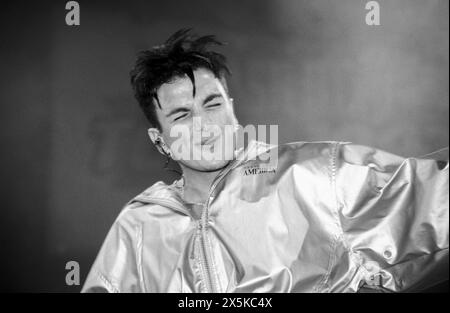 PETER ANDRE, GIOVANE, 1997 anni: Un giovane Peter Andre al 1997 Smash Hits Tour alla Cardiff International Arena CIA, Cardiff, Galles, Regno Unito il 22 novembre 1997. Foto: Rob Watkins. INFORMAZIONI: Peter Andre, nato il 27 febbraio 1973 a Harrow, Londra, è un cantante, cantautore e personaggio televisivo britannico-australiano. Crescendo alla fama negli anni '90, ha goduto di successo nella musica, nella reality e nella filantropia. Foto Stock