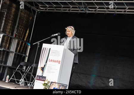 Monaco, Germania. 10 maggio 2024. Renate Hausdorf alla lettura di libri bruciati dai nazisti durante l'incendio sotto il motto "LIBRI DAL FUOCO/ricorda, commemorano, ammoniscono - contro l'oblio, per la tolleranza! "Il 10 maggio 2024 a Monaco, Germania. (Foto di Alexander Pohl/Sipa USA) credito: SIPA USA/Alamy Live News Foto Stock