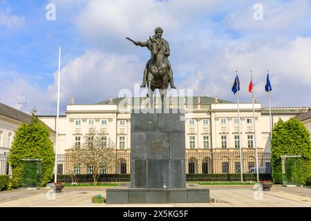 Polonia, Varsavia. Statua del principe Jozef Poniatowski nel cortile del Palazzo Presidenziale. Foto Stock