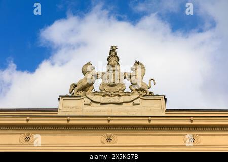 Polonia, Varsavia. Costruzione di ornamenti 2 cavalli. Foto Stock