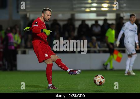 Bergamo, Italia. 9 maggio 2024. Italia, Bergamo, 9 maggio 2024: Pau Lopez (O. Marsiglia) passa in campo posteriore nella prima metà durante la partita di calcio Atalanta BC vs O. Marsiglia, Europa League semifinale 2nd Leg Gewiss Stadium (foto di Fabrizio Andrea Bertani/Pacific Press) crediti: Pacific Press Media Production Corp./Alamy Live News Foto Stock