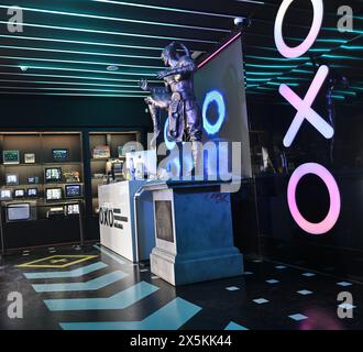 All'interno del museo della tecnologia OXO con giochi interattivi per computer, videogiochi storici e moderni, attrazione turistica, Malaga, Spagna Foto Stock