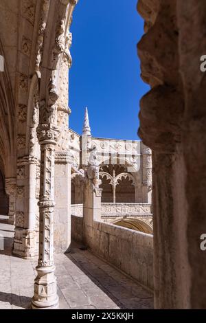 Portogallo, Lisbona. Il monastero di Jeronimos, il luogo di sepoltura di Vasco da Gama e un esempio di architettura gotica manuelina portoghese. Un sito patrimonio dell'umanità dell'UNESCO. Foto Stock