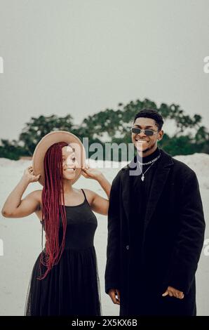 Nigeria, stato del Delta, Ritratto di coppia elegante all'aperto Foto Stock