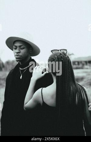 Nigeria, stato del Delta, Ritratto di coppia elegante all'aperto Foto Stock