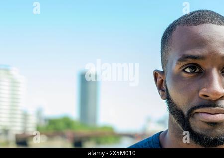 Primo piano della faccia di mans da adulto Foto Stock