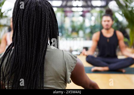 Gruppo di persone che praticano pilates Foto Stock