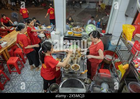 Bun cha al famoso ristorante Bun Cha DAC Kim, Hanoi, Vietnam Foto Stock