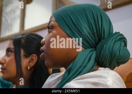 Primo piano di una donna che indossa l'hijab Foto Stock