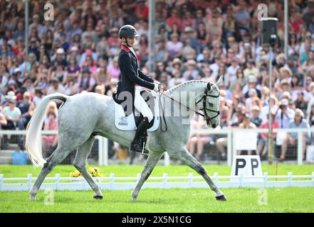 Badminton Estate, Gloucestershire, Regno Unito. 10 maggio 2024. 2024 MARS Badminton Horse Trials 3° giorno; Tom jackson (GBR) in sella a CAPELS HOLLOW DRIFT durante il Dressage il 3° giorno credito: Action Plus Sports/Alamy Live News Foto Stock