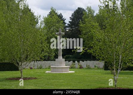 Cambes-en-Plaine, Francia - 2 maggio 2024: Questo cimitero di guerra a Cambes-en-Plaine contiene le tombe di circa 200 soldati del Commonwealth uccisi durante sec Foto Stock