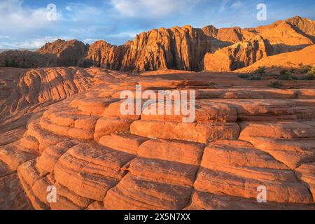 Alba sulle formazioni rocciose delle dune pietrificate, Snow Canyon State Park, Utah. Foto Stock