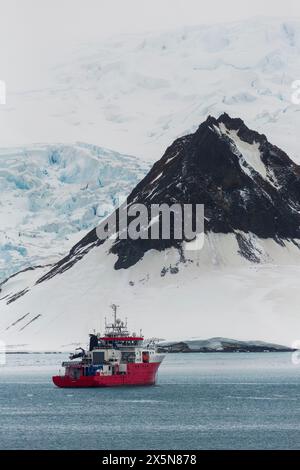 Perù, Perù, Perù, Carrasco, Oceanografico, nave di ricerca a Admiralty Bay, Isola King George, Isole Shetland meridionali, Penisola Antartica, Antartide Foto Stock