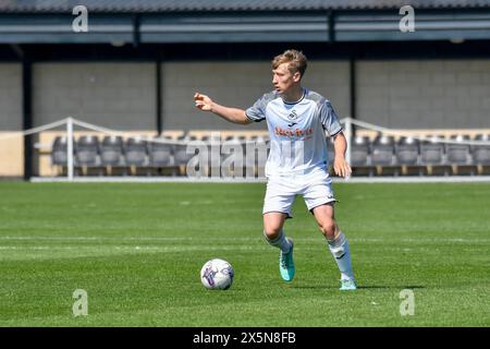 Landore, Swansea, Galles. 7 maggio 2024. Jacob Cook di Swansea City durante la partita Under 18 Professional Development League tra Swansea City e Cardiff City alla Swansea City Academy di Landore, Swansea, Galles, Regno Unito, il 7 maggio 2024. Crediti: Duncan Thomas/Majestic Media. Foto Stock