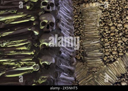 Dettagli interni della Capela dos Ossos, la Cappella delle ossa, Evora, Portogallo Foto Stock