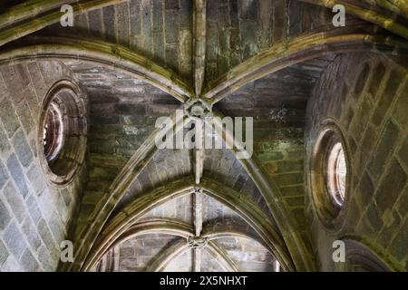 Foto Atmoshperic dei chiostri della cattedrale di Evora (sé de Évora) dettagli, Evora, Portogallo con illuminazione diffusa al mattino Foto Stock