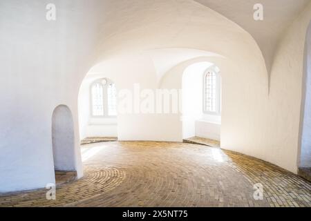 Copenaghen, Danimarca - 6 aprile 2024: L'interno della Torre Rotonda. Foto Stock