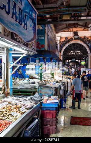 Pesce fresco in vendita nel Mercado Central, Santiago, Cile. Foto Stock