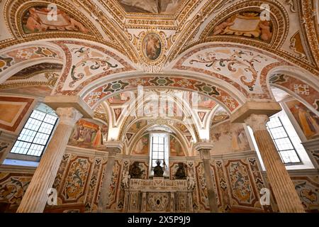 Salerno, Italia - 4 agosto 2023: La colorata Cripta nel Duomo di Salerno, Campania, Italia. Foto Stock