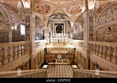 Salerno, Italia - 4 agosto 2023: La colorata Cripta nel Duomo di Salerno, Campania, Italia. Foto Stock