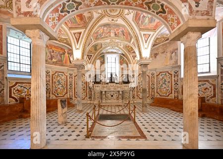 Salerno, Italia - 4 agosto 2023: La colorata Cripta nel Duomo di Salerno, Campania, Italia. Foto Stock