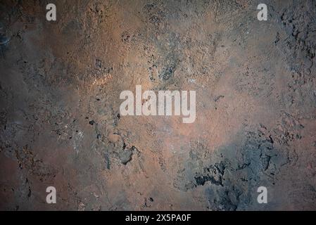 finitura in rilievo grigio arancio sulla parete. Foto Stock