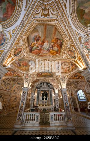 Salerno, Italia - 4 agosto 2023: La colorata Cripta nel Duomo di Salerno, Campania, Italia. Foto Stock