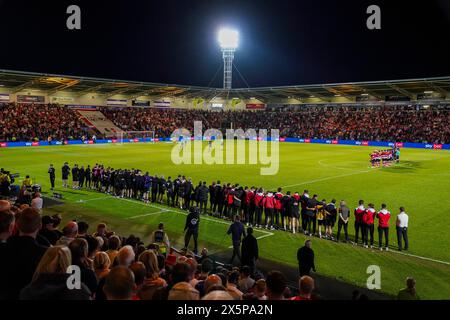 Doncaster, Regno Unito. 10 maggio 2024. I giocatori si preparano ai rigori durante la partita di andata e ritorno in semifinale contro Crewe Alexandra FC contro la scommessa SKY EFL League Two all'Eco-Power Stadium, Doncaster, Inghilterra, Regno Unito il 10 maggio 2024 Credit: Every Second Media/Alamy Live News Foto Stock