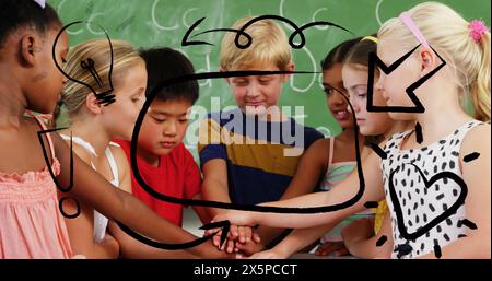 Immagine delle icone e dei banner del concetto scolastico con spazio di copia sugli studenti che si impilano le mani Foto Stock