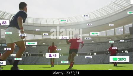 Immagine di più barre di notifica su diversi giocatori di rugby che corrono verso la palla Foto Stock
