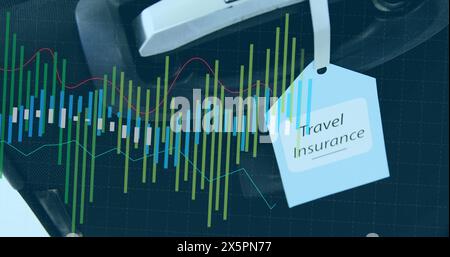 Immagine di grafici sopra il testo dell'assicurazione di viaggio nell'etichetta applicata alla borsa del trolley Foto Stock