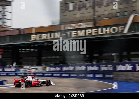 Berlino, Germania. 11 maggio 2024. 01 DENNIS Jake (gbr), Andretti Global, Porsche 99X Electric, azione durante l'ePrix di Berlino 2024, 7° incontro del Campionato Mondiale ABB FIA di Formula e 2023-24, sul circuito di Tempelhof Airport Street dal 10 al 12 maggio 2024 a Berlino, Germania Credit: Independent Photo Agency/Alamy Live News Foto Stock