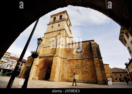 Collegiata di San Miguel ad Aguilar de Campoo, Palencia, Spagna Foto Stock