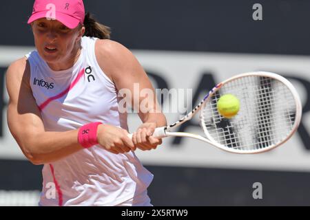 Roma, Italia. 11 maggio 2024. IgA Swiatek (POL) durante il suo match contro Yulia Putintseva (KAZ) al torneo di tennis Open Italiano a Roma, giovedì 11 maggio 2024. (Alfredo Falcone/LaPresse) crediti: LaPresse/Alamy Live News Foto Stock