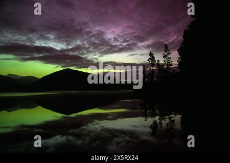 Aurora australis al lago Haupiri, costa occidentale, nuova Zelanda alle 21:54, 11 maggio 2024 Foto Stock