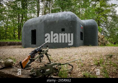 Liberec, Repubblica Ceca. 11 maggio 2024. Fortezza militare riparata, bunker della seconda guerra mondiale (anno 1938) a Krasna Studanka vicino Liberec, Repubblica Ceca, 11 maggio 2024. Crediti: Radek Petrasek/CTK Photo/Alamy Live News Foto Stock