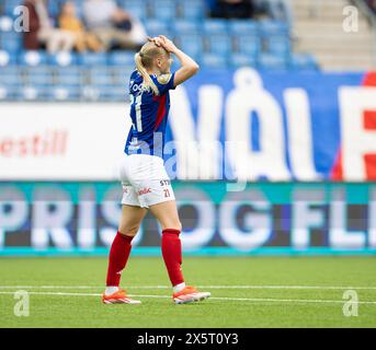 Oslo, Norvegia. 10 maggio 2024. Oslo, Norvegia, 10 maggio 2024: Karina Saevik (21 Valerenga) sembra sgretolata durante la partita di calcio della Toppserien League tra Valerenga e LSK all'Intility Arena di Oslo, Norvegia (Ane Frosaker/SPP) crediti: SPP Sport Press Photo. /Alamy Live News Foto Stock