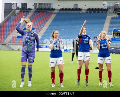 Oslo, Norvegia. 10 maggio 2024. Oslo, Norvegia, 10 maggio 2024: I giocatori di Valerenga festeggiano dopo aver vinto la partita di calcio della Toppserien League tra Valerenga e LSK all'Intility Arena di Oslo, Norvegia (Ane Frosaker/SPP) credito: SPP Sport Press Photo. /Alamy Live News Foto Stock