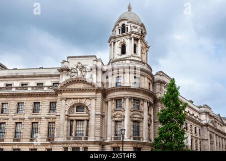 Londra, Regno Unito - 30 giugno 2010: Old War Office Building. Ex edificio per uffici a Whitehall utilizzato da Winston Churchill come quartier generale. Foto Stock