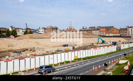 Stockton on Tees, Regno Unito. 11 maggio 2024. I lavori di costruzione sono iniziati nel centro della città dopo il completamento dei lavori di demolizione come parte dei Consigli prevede di aprire la High Street al lungofiume e include un hub sanitario NHS. David Dixon/Alamy Foto Stock