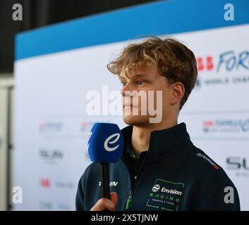 Berlino, Germania. 10 maggio 2024. Berlin-Tempelhof: La foto mostra il pilota Ralf Aron (foto di Simone Kuhlmey/Pacific Press) credito: Pacific Press Media Production Corp./Alamy Live News Foto Stock