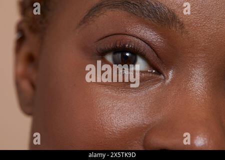 Primo piano dell'occhio delle donne sorridenti Foto Stock