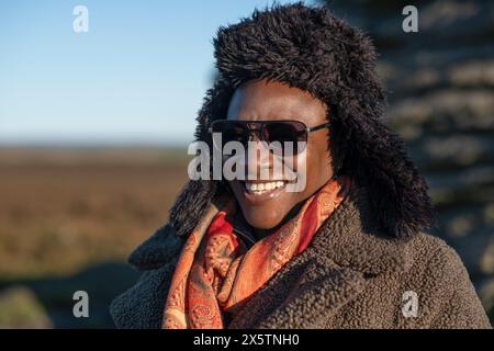 Ritratto di donna anziana in abbigliamento invernale Foto Stock