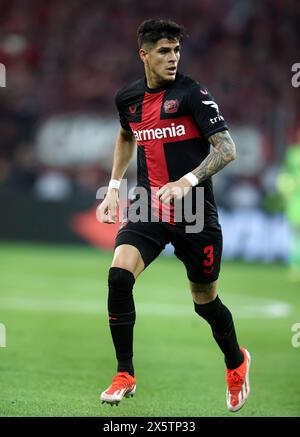 LEVERKUSEN, GERMANIA - 9 MAGGIO: Piero Hincapie del Bayer Leverkusen in azione durante la semifinale di UEFA Europa League 2023/24 contro Bayer 04 Leverkusen e AS Roma al BayArena il 9 maggio 2024 a Leverkusen, Germania. © diebilderwelt / Alamy Stock Foto Stock