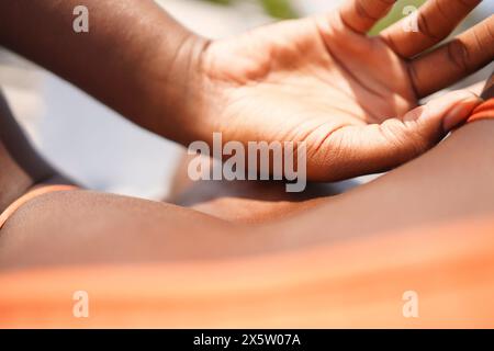 Primo piano della mano delle donne Foto Stock