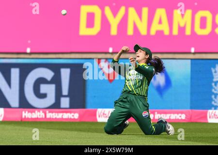 Natalia Parvaiz del Pakistan celebra la cattura di Amy Jones dell'Inghilterra fuori dal bowling di Sadia Iqbal del Pakistan durante la prima partita T20 International England Women vs Pakistan Women a Edgbaston, Birmingham, Regno Unito, 11 maggio 2024 (foto di Craig Thomas/News Images) Foto Stock