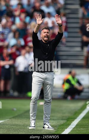 LONDRA, Regno Unito - 11 maggio 2024: Il Luton Town Manager Rob Edwards reagisce durante la partita di Premier League tra il West Ham United FC e il Luton Town FC al London Stadium (credito: Craig Mercer/ Alamy Live News) Foto Stock