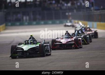 04 ARON Paul (est), Envision Racing, Jaguar i-Type 6, azione durante l'ePrix di Berlino 2024, 7° incontro del Campionato Mondiale ABB FIA di Formula e 2023-24, sul circuito di Tempelhof Airport Street dal 10 al 12 maggio 2024 a Berlino, Germania Foto Stock