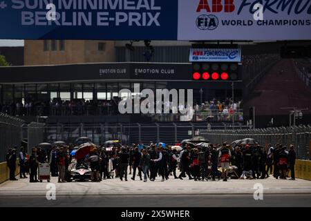 Berlino, Germania. 11 maggio 2024. Berlino, Allemagne. 11 maggio 2024. Grid Ambience durante l'ePrix di Berlino 2024, 7° incontro del Campionato Mondiale ABB FIA Formula e 2023-24, sul circuito di Tempelhof Airport Street dal 10 al 12 maggio 2024 a Berlino, Germania - foto Eric Alonso/DPPI Credit: DPPI Media/Alamy Live News Credit: DPPI Media/Alamy Live News Foto Stock